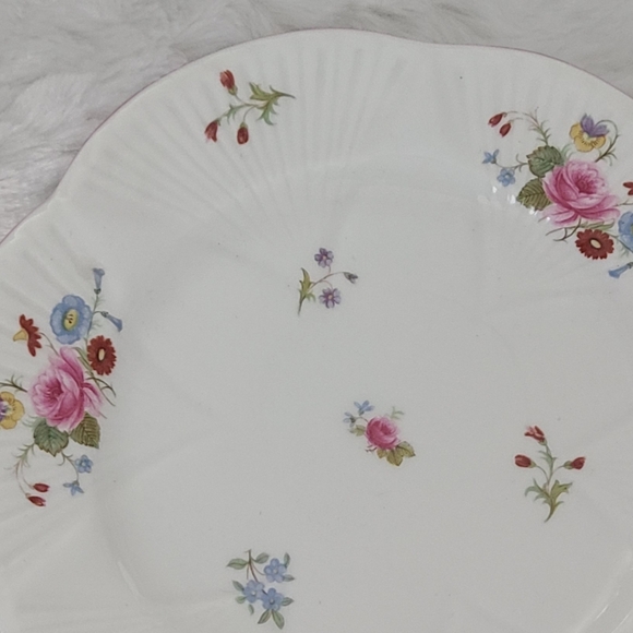 Shelley England Rose and Red Daisy Fine Bone China Cup, Saucer, Cake Plate - Picture 8 of 14